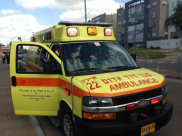 اصابة خطيرة لشخص بحادث طرق بين مركبتين في مدينة اللد